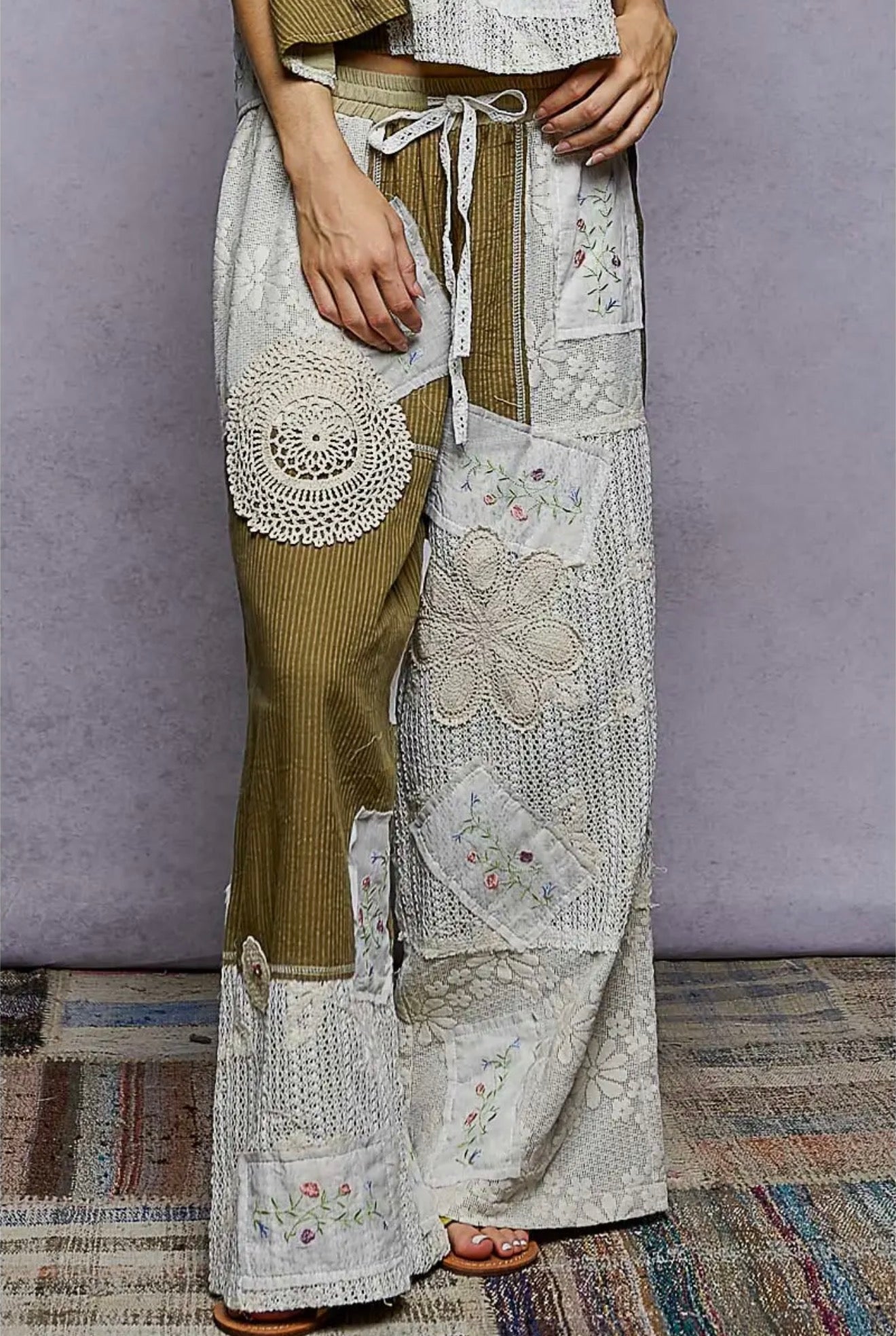Solid Lace Patch Detail Woven Pants