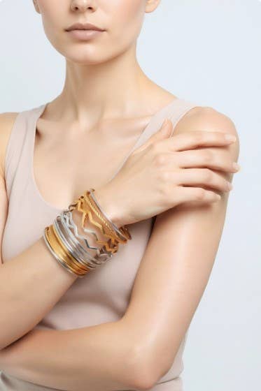 18K NON-TARNISH WATERPROOF STAINLESS STEEL BANGLE
