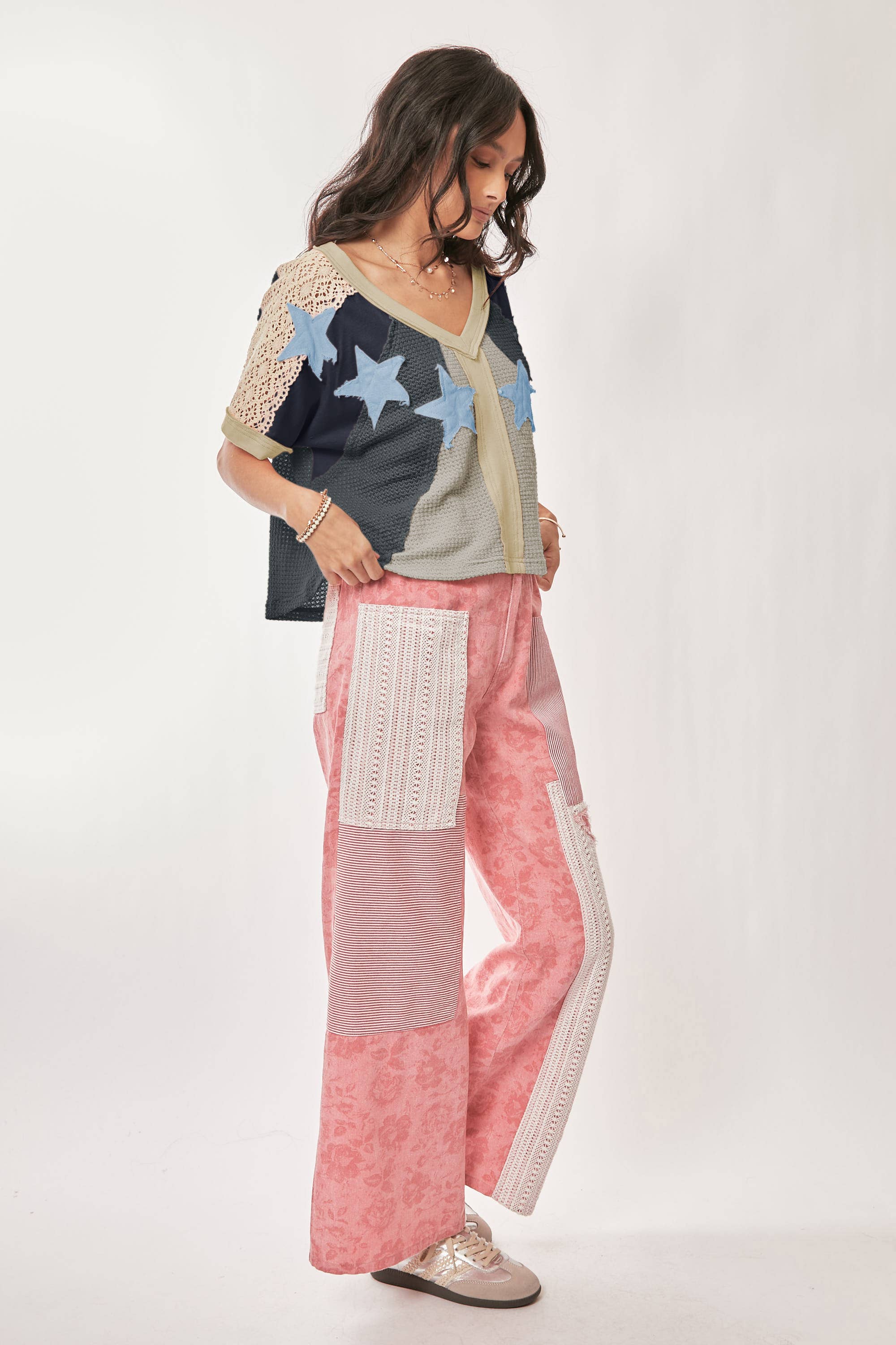 STAR PATCH DETAIL COLOR BLOCKED DROP SHOULDER TOP