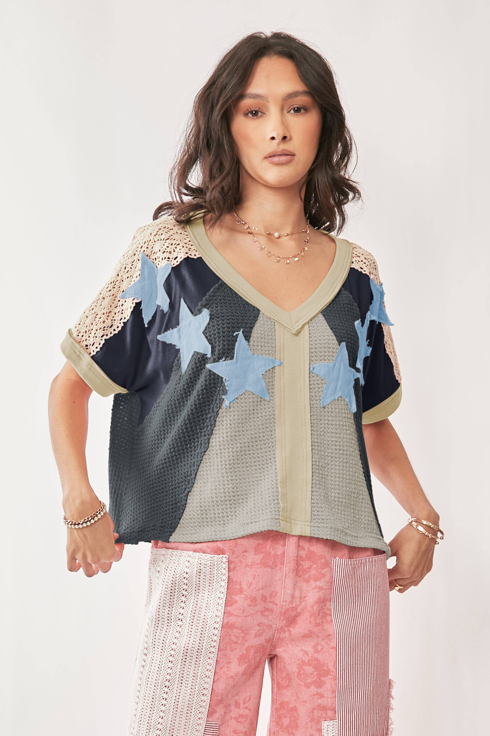 STAR PATCH DETAIL COLOR BLOCKED DROP SHOULDER TOP