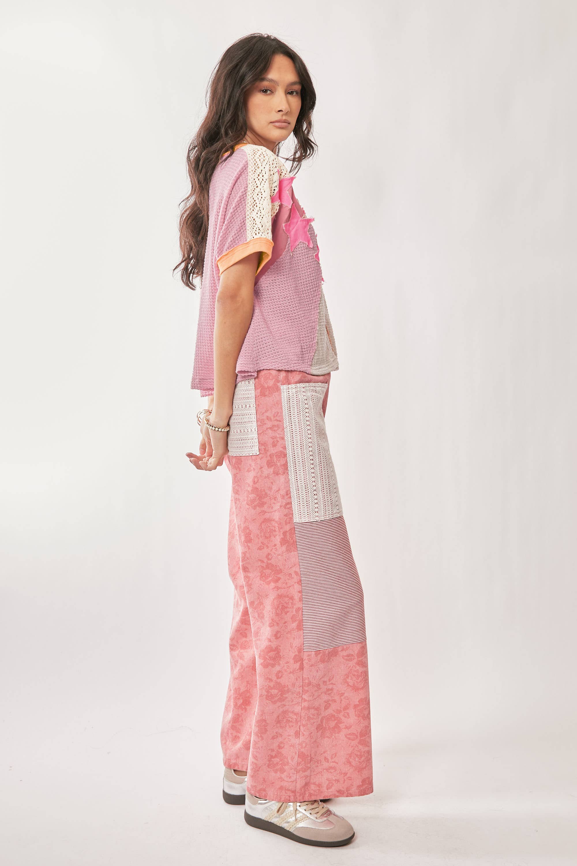 STAR PATCH DETAIL COLOR BLOCKED DROP SHOULDER TOP