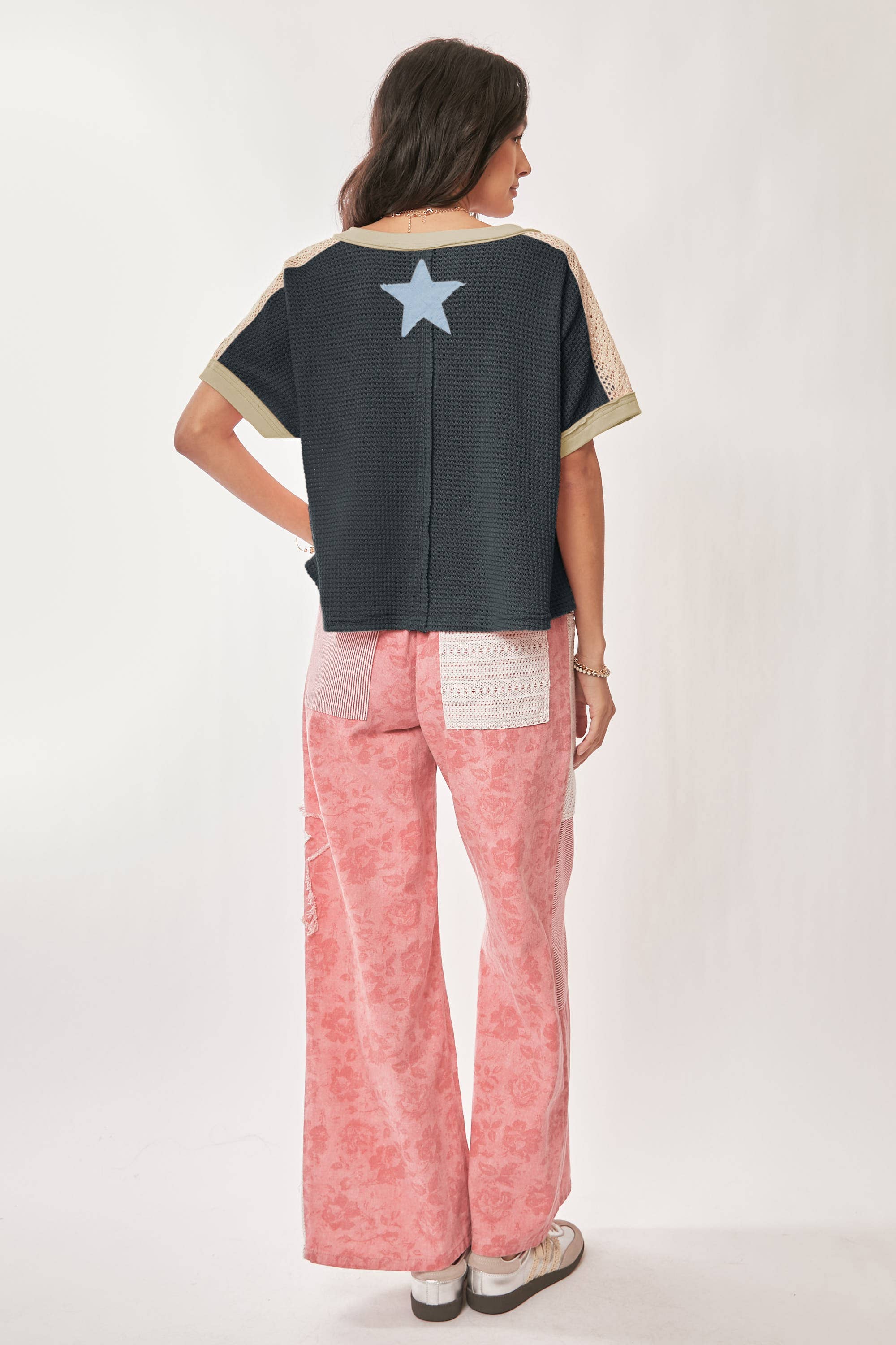 STAR PATCH DETAIL COLOR BLOCKED DROP SHOULDER TOP