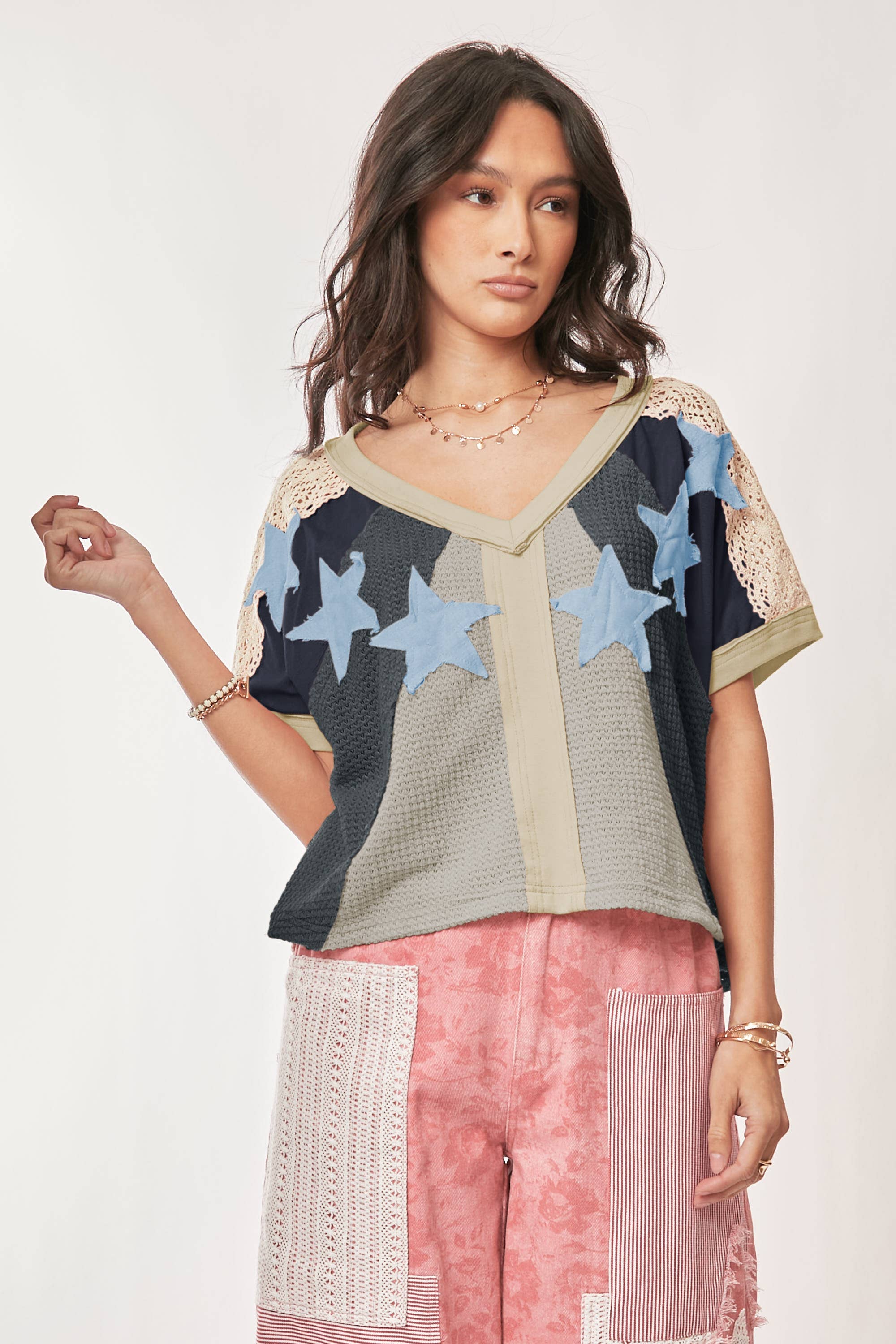 STAR PATCH DETAIL COLOR BLOCKED DROP SHOULDER TOP